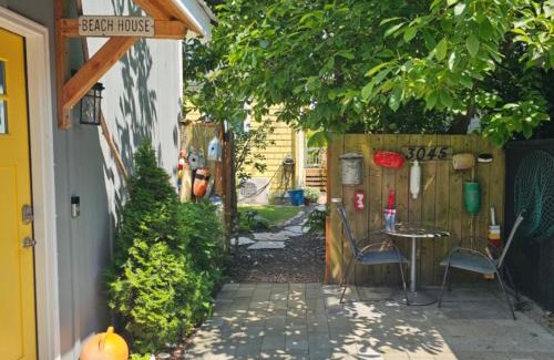 Alki House | Alki Beach Cottage, NEW, 2 bedrooms, 2 bathrooms, near beach, AC, WD, Parking