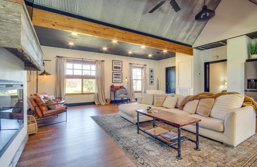 Perkinston House | All About the Buzz Cottage with Patio and Yard!