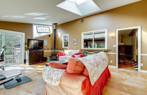 Bradford House | All-Season Lakefront Escape, 8 Mi to Mount Sunapee