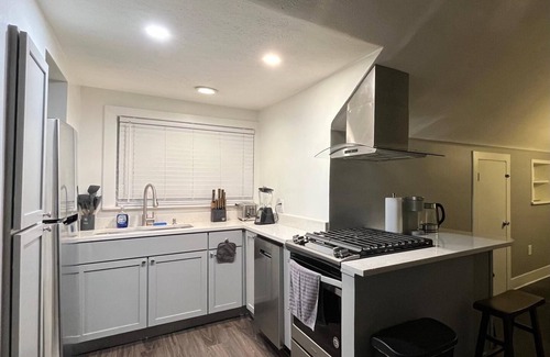 Wildwood Apartment | Allegheny Riverside One Bedroom Suite