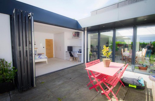 Hythe House | Allen Ridge