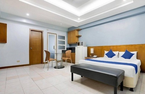 Makati Hotel | Alley 8 Makati