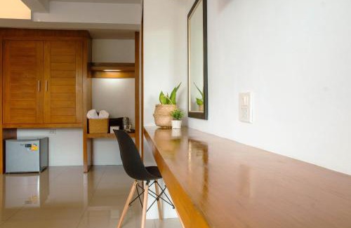 Phra Athit Hotel | Alley & Pier