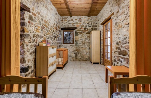 Bize-Minervois Apartment | Alluring Apartment in Bize-Minervois with Private Terrace