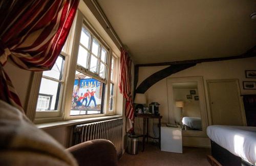 Harwich Hotel | Alma Inn & Dining Rooms