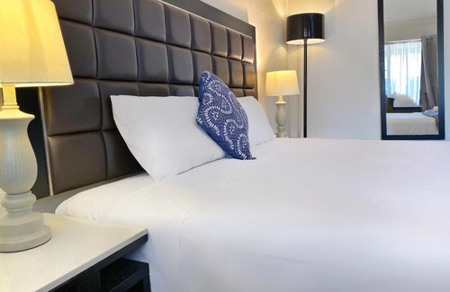 East Tamworth Hotel | Almond Inn