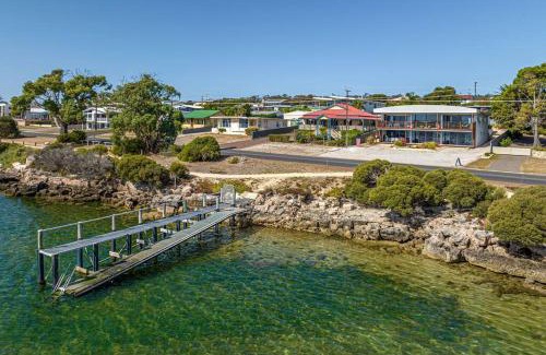 Lake Wangary Apartment | Almonta Apartments on the water front