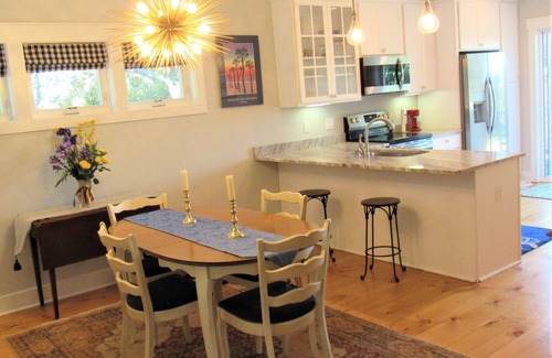 Morehead City House | ALMOST NEW cottage in quaint historic downtown Morehead City. Built in 2020.