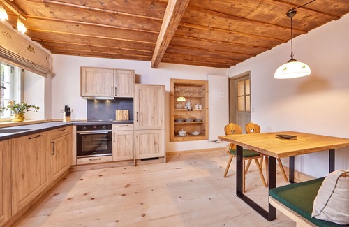 Muhldorfl Apartment | Almrausch - Modern holiday flat in historic farmhouse