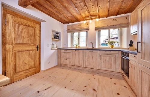 Muhldorfl Apartment | Almrausch - Modern holiday flat in historic farmhouse