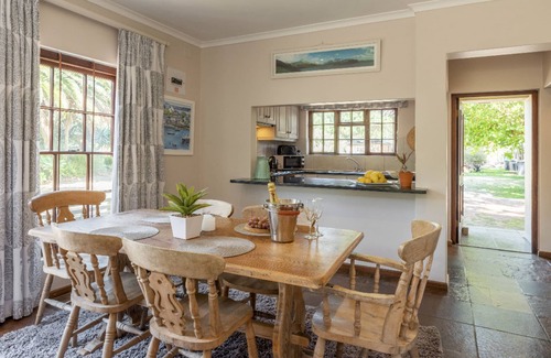 Cape Town Apartment | Aloe Cottage on private estate with access to walking trails of Constantia