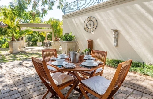 Cape Town Apartment | Aloe Cottage on private estate with access to walking trails of Constantia
