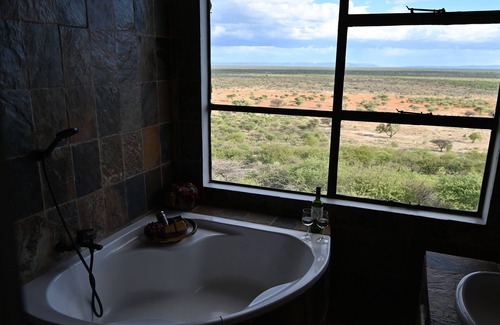 Otjiwarongo Cabin | Aloegrove Safari Lodge