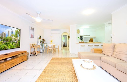 Main Beach Apartment | Aloha by the Beach - Sun, Sand, and Comfort