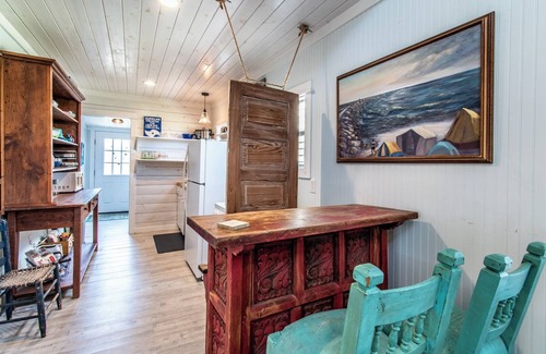 Old Town Cottage | Aloha Cottage - walk to shops food beach