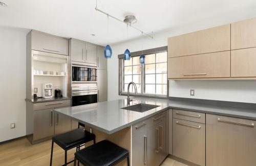 Aspen House | Alpenblick 10, Three level Townhome, Two Block From the Gondola