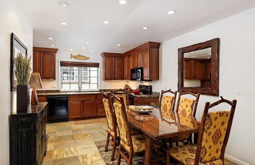 Aspen House | Alpenblick Unit 18, Spacious Remodeled Townhouse with Great Location