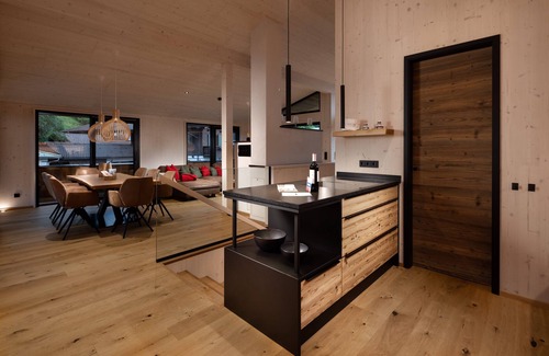 Unterschonau Apartment | Alpenlodges Chalet Lärche, 65 qm, Separates Schlafzimmer, Bad, Sauna, Balkon und Terrasse