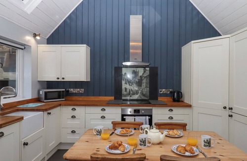 Dittisham Cottage | ALPHA COTTAGE, pet friendly, character holiday cottage in Dartmouth