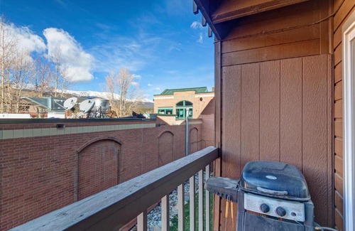 Historic District Apartment | Alpine 203 Condo close to lift