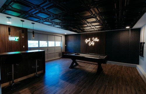 Windham House | Alpine 5BR Chalet 6 min Away to SKI