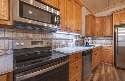 Helen House | Alpine Golf - Luxury 4BR/4BA on 9th Hole | Hot Tub, Game Room & Views