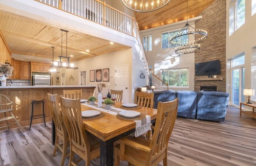 Helen House | Alpine Golf - Luxury 4BR/4BA on 9th Hole | Hot Tub, Game Room & Views