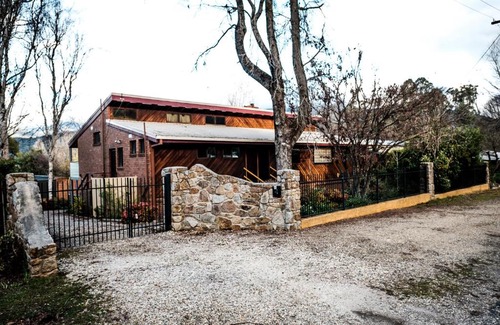 Tawonga South House | Alpine Guest House