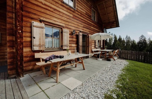 Pichl-Preunegg Cabin | Alpine hut "Dachstein" - Almdorf Reiteralm