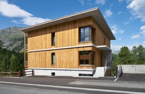 Pontresina Apartment | Alpine Lodge 4-Bed Apartment - Chesa a la Punt/"free mountain railway transport" in summer