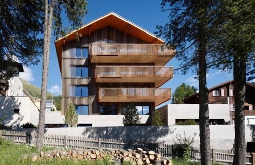 Pontresina Apartment | Alpine Lodge 6-bed-apartment Chesa al Parc/"free mountain railway transport" in summer