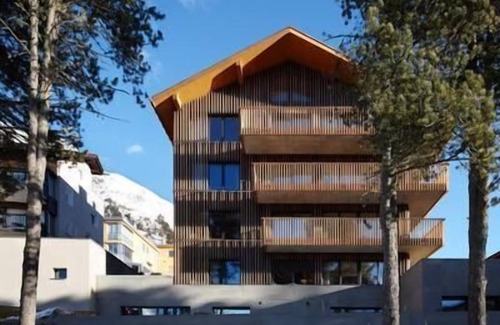 Pontresina Apartment | Alpine Lodge 6-bed-apartment Chesa al Parc/"free mountain railway transport" in summer