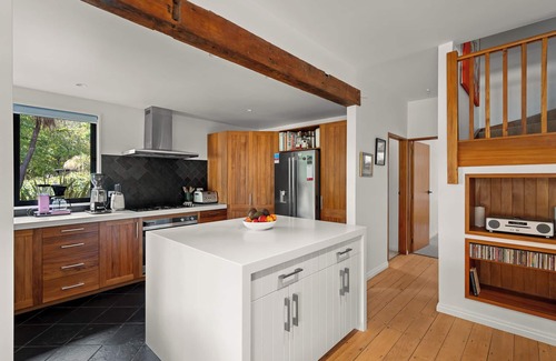 Wanaka House | Alpine Lodge - Botanical Oasis