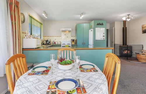 Hanmer Springs House | Alpine Peek - Hanmer Springs Holiday Home