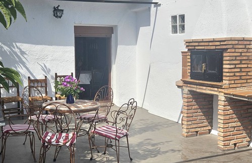 Pitres Apartment | Alpujarra- Rural apartment with mountain views, ideal for groups.