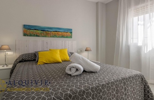 Distrito Centro Apartment | ALQUIVIR ALFAROS 1 BEDROOM + PARKING