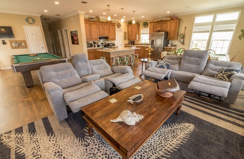 Crawfordville House | "Already Gone" in Shell Point . Boat Dock, Elevator, Pool Table, Pool