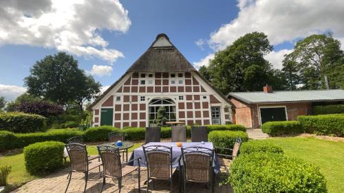 Hemmoor House | Altes Landhaus Oste mit Grünkohltour & Bossel-Wochenende