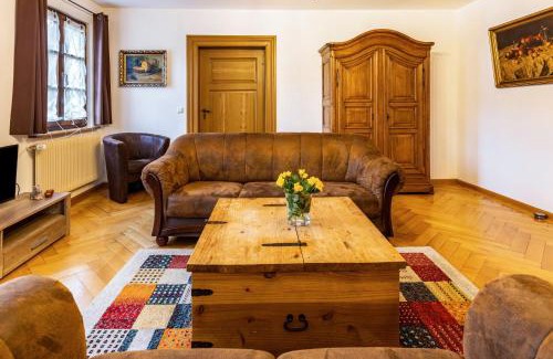 Urach House | Altes Pfarrhaus