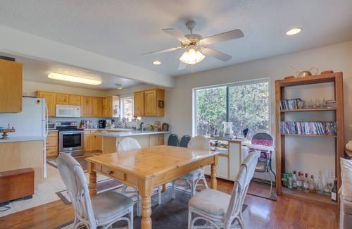 Long Valley Junction Cabin | Alton Cabin w/Deck ~ 2 Mi to Dixie Nat'l Forest!