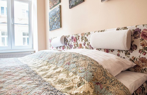 Funfhaus Hotel | Altwienerhof, a cozy and artistic studio with excellent connections in Vienna