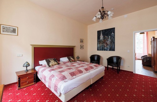 Funfhaus Hotel | Altwienerhof, a cozy-artistic suite with top connections in Vienna