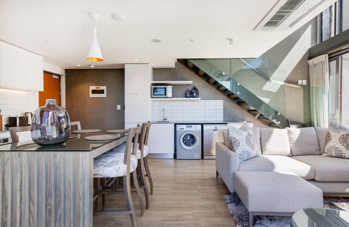 Bo'Kaap Apartment | Always-Power Stunning Apartment with 180 Degree City View near V&A Waterfront