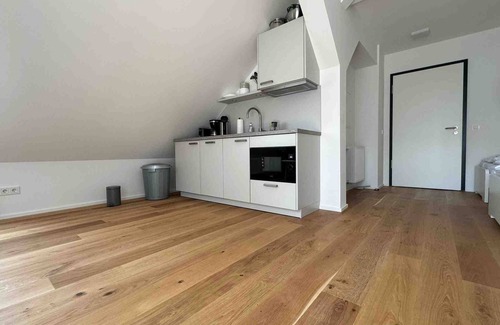 Amberg Apartment | (AM1114) Modern mechanic's apartment/temporary apartment