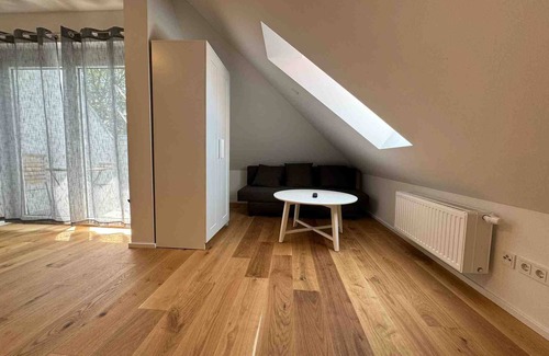 Amberg Apartment | (AM1114) Modern mechanic's apartment/temporary apartment