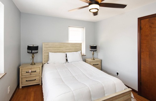 St. Louis Hills Apartment | Amazing 1 Bedroom Apartment with Street Parking