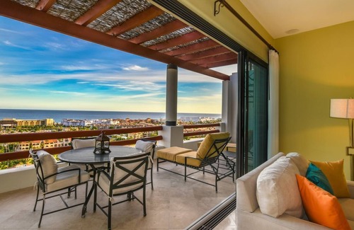 San Jose del Cabo Condo | Amazing 2-Story Penthouse With Rooftop Terrace & Private Jacuzzi near the beach