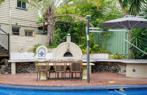 Ashgrove Apartment | Amazing 3 Bedroom Apartment With Amazing Pool