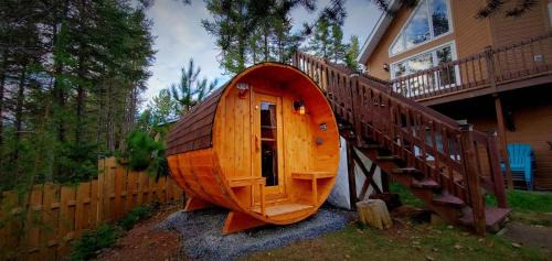 Saint Come House | Amazing 3-bedroom entire Chalet-Sauna+lakeview+Spa+BBQ(Best place to relax)