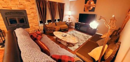 Saint Come House | Amazing 3-bedroom entire Chalet-Sauna+lakeview+Spa+BBQ(Best place to relax)